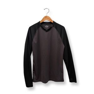 prAna Breathe V-Neck Shirt – Black & Gray, Men’s Size S